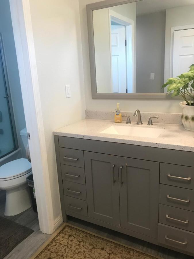 Private Room In Los Angeles With Wifi And Ac And Private Fridge!!! Exterior photo
