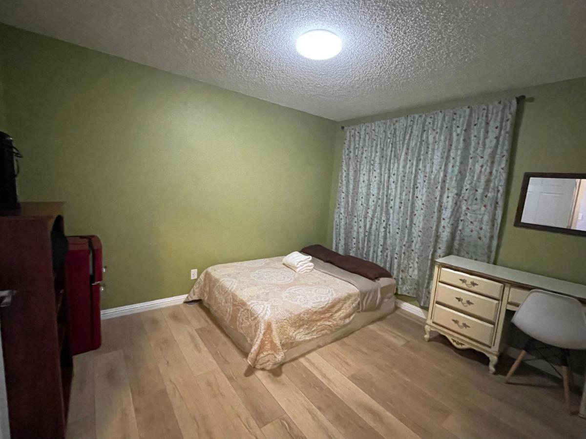 Private Room In Los Angeles With Wifi And Ac And Private Fridge!!! Exterior photo