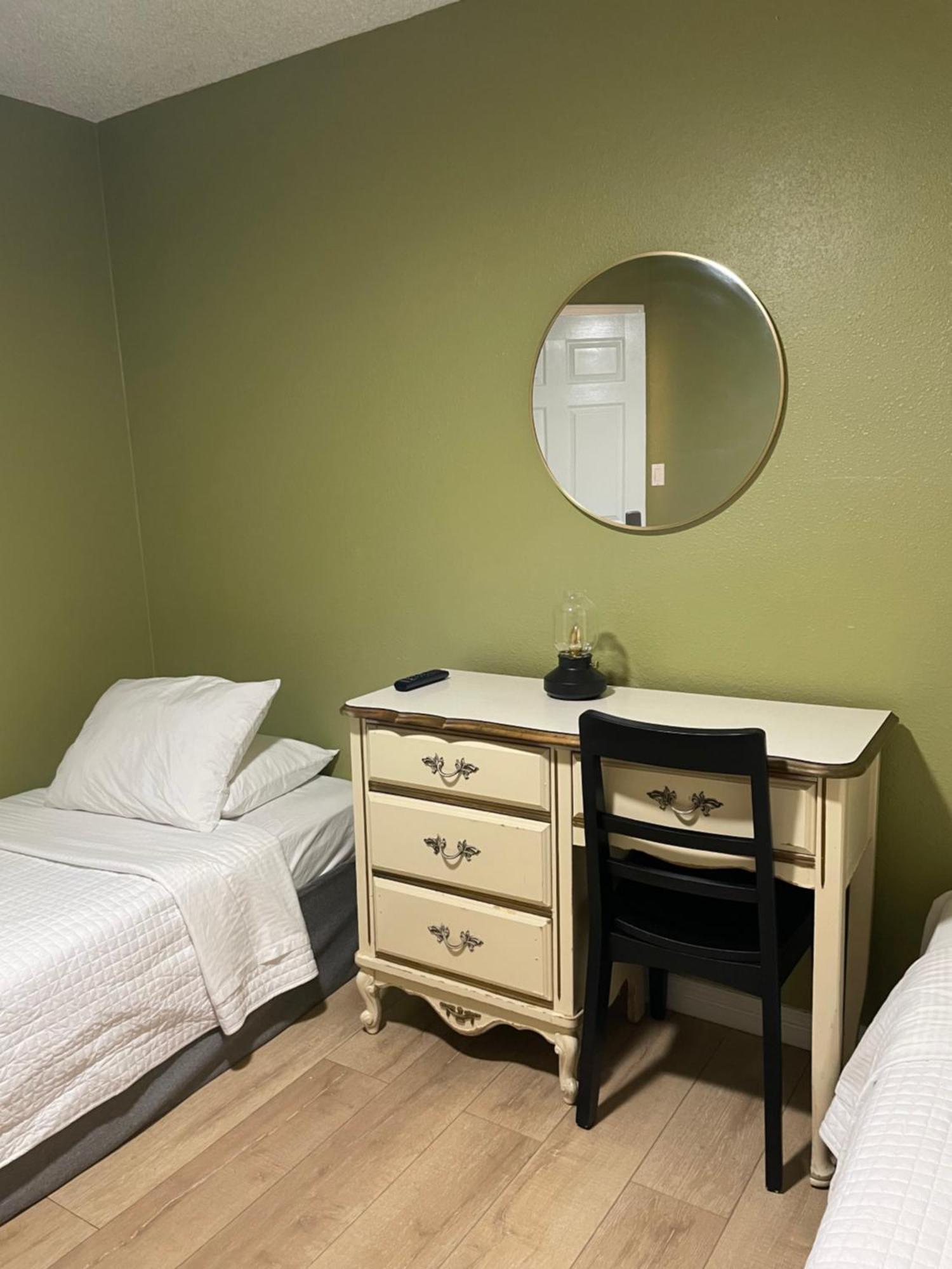 Private Room In Los Angeles With Wifi And Ac And Private Fridge!!! Exterior photo
