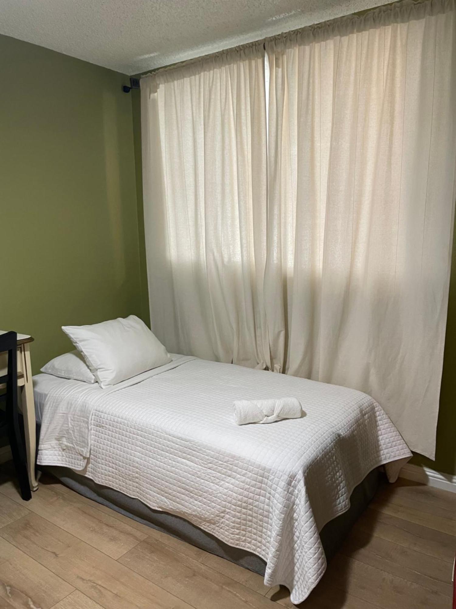 Private Room In Los Angeles With Wifi And Ac And Private Fridge!!! Exterior photo