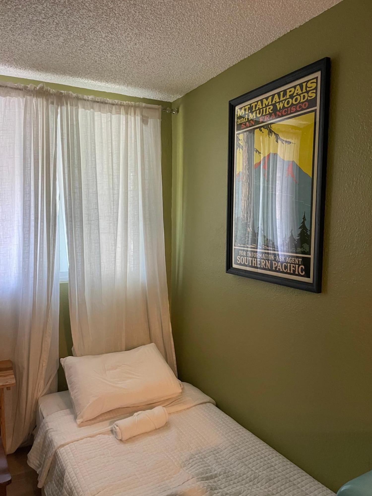 Private Room In Los Angeles With Wifi And Ac And Private Fridge!!! Exterior photo